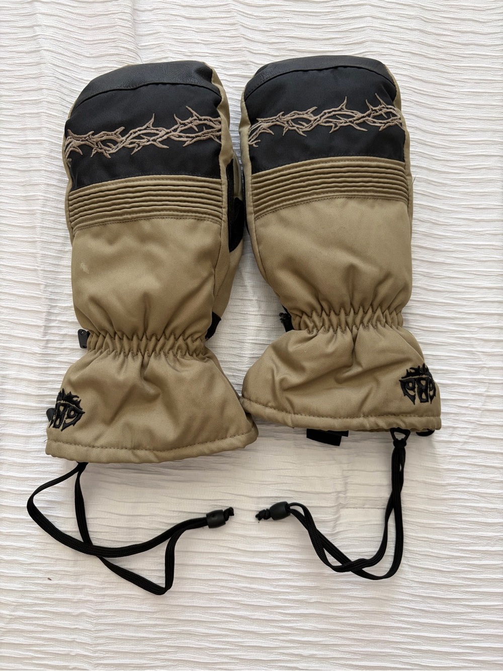 686 Tan and Black Insulated Ski / Snowboard Mittens